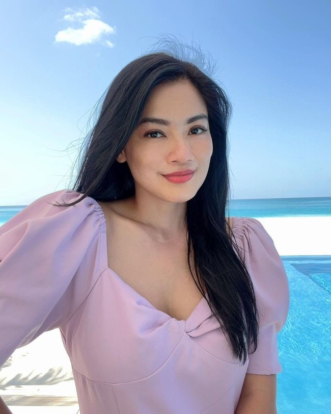 Setelah menikah dengan Christian Sugiono Titi Kamal telah dikaruniai 2 orang putra. Meski sudah menjadi ibu dan berusia 41 tahun namun penampilan Titi selalu banjir pujian dan disebut awet muda. Foto: Instagram @titi_kamall