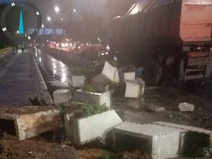 DLH DKI Sanksi Sopir Truk Tabrak Jalur Sepeda Permanen Sudirman-Thamrin
