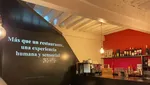 Unik! Makan di Restoran Ini Tak Bisa Lihat Apapun karena Gelap Gulita