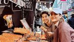 10 Pose Keren Jonathan Alden, Pacar Awkarin Saat Kulineran