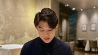 Selain menghabiskan momen kuliner bersama pacar barunya, pria kelahiran 1998 itu juga sering terlihat pose kerennya saat kulineran sendiri. Seperti saat Alden pergi ke restoran fine dining ini. Foto: Instagram @jonathan.alden_