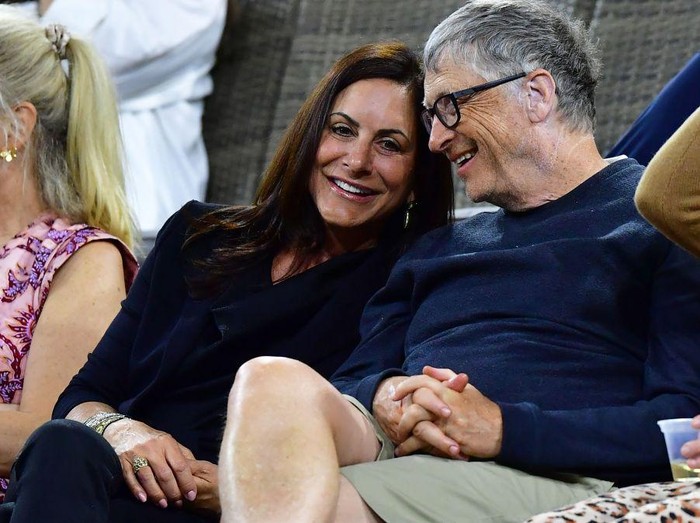 US businessman Bill Gates (R) attends the tennis match between Paula Badosa of Spain and Maria Sakkari of Greece during their WTA semifinal match at the Indian Wells tennis tournament on March 18, 2022 in Indian Wells, California. (Photo by Frederic J. BROWN / AFP) (Photo by FREDERIC J. BROWN/AFP via Getty Images)