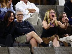 Kemesraan Bill Gates dan Pacarnya yang Kaya dan Dermawan