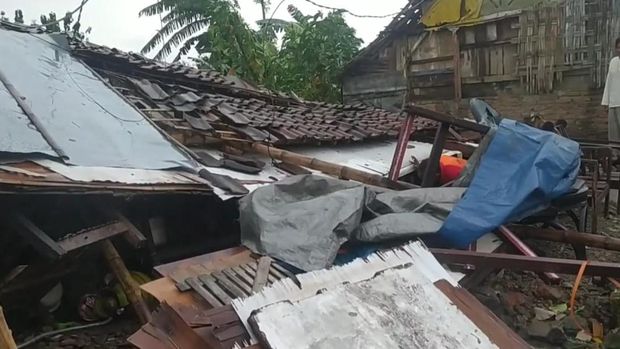 angin kencang di jombang