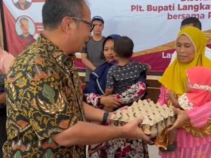 Bakti Sosial HPN 2023, Bulog Bagikan Beras di Langkat untuk Cegah Stunting