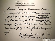 Teks Proklamasi Tulisan Tangan Bung Karno dan yang Otentik Setelah Diketik