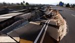 Foto-foto Jalanan Rusak Akibat Gempa Dahsyat Turki