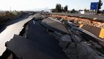 Foto-foto Jalanan Rusak Akibat Gempa Dahsyat Turki
