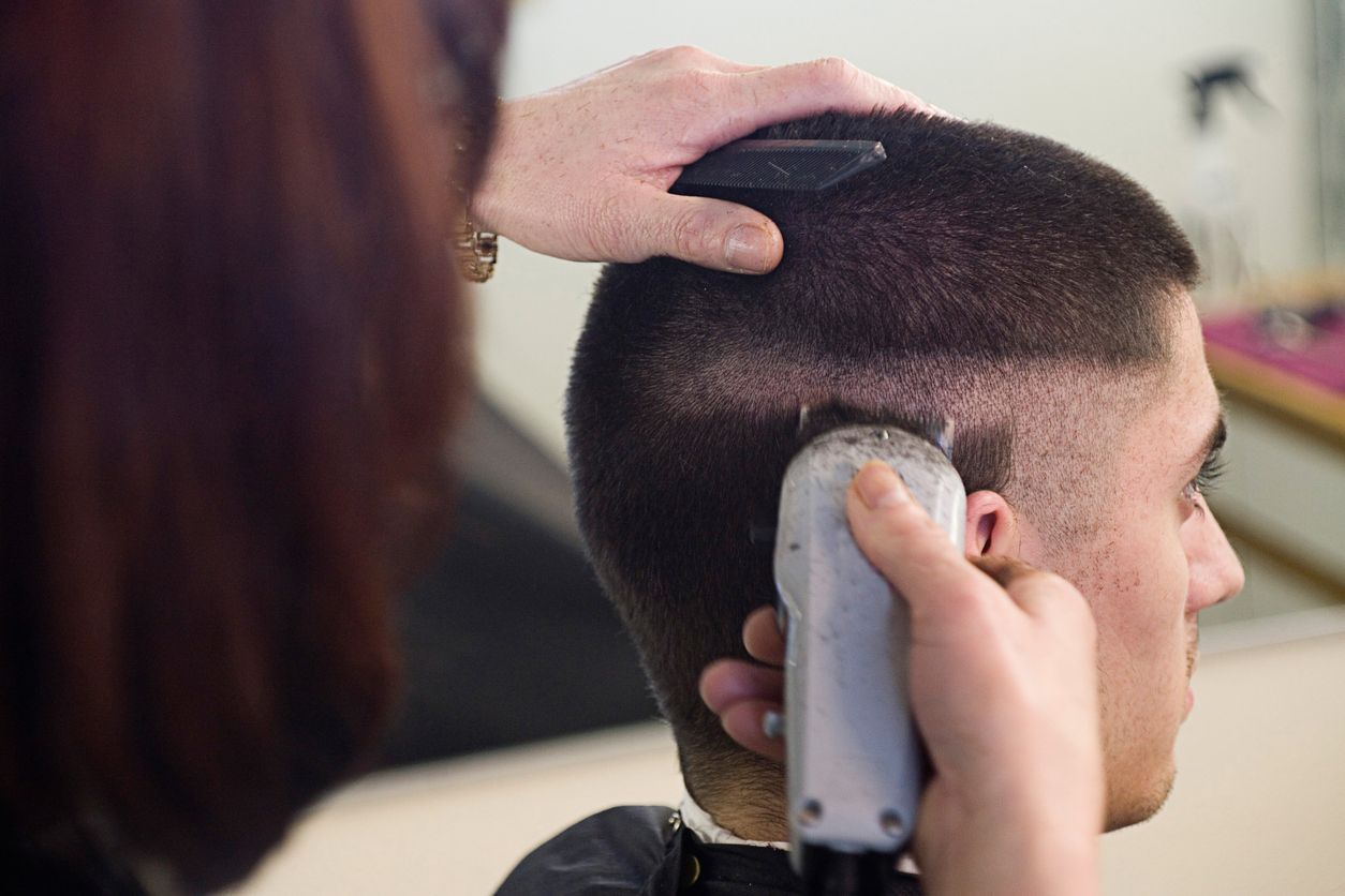 Contoh gaya rambut yang cocok untuk pria Indonesia.