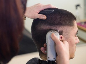 16 Gaya Rambut Nggak Ada Matinya yang Bisa Dicontoh Pria Indonesia