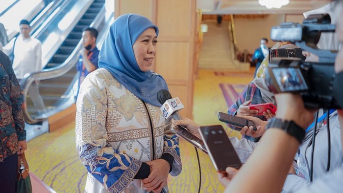 Gubernur Khofifah