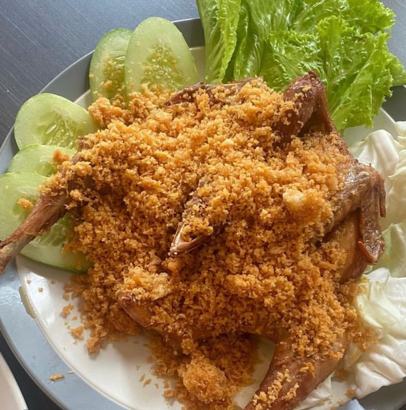 Gurih Nagih! 5 Ayam Kampung Goreng Plus Kremesan dan Sambal Terasi