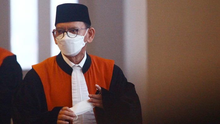 Hakim agung Syamsul Maarif (