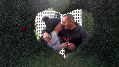 Instalasi Romantis Hiasi Times Square Jelang Hari Valentine