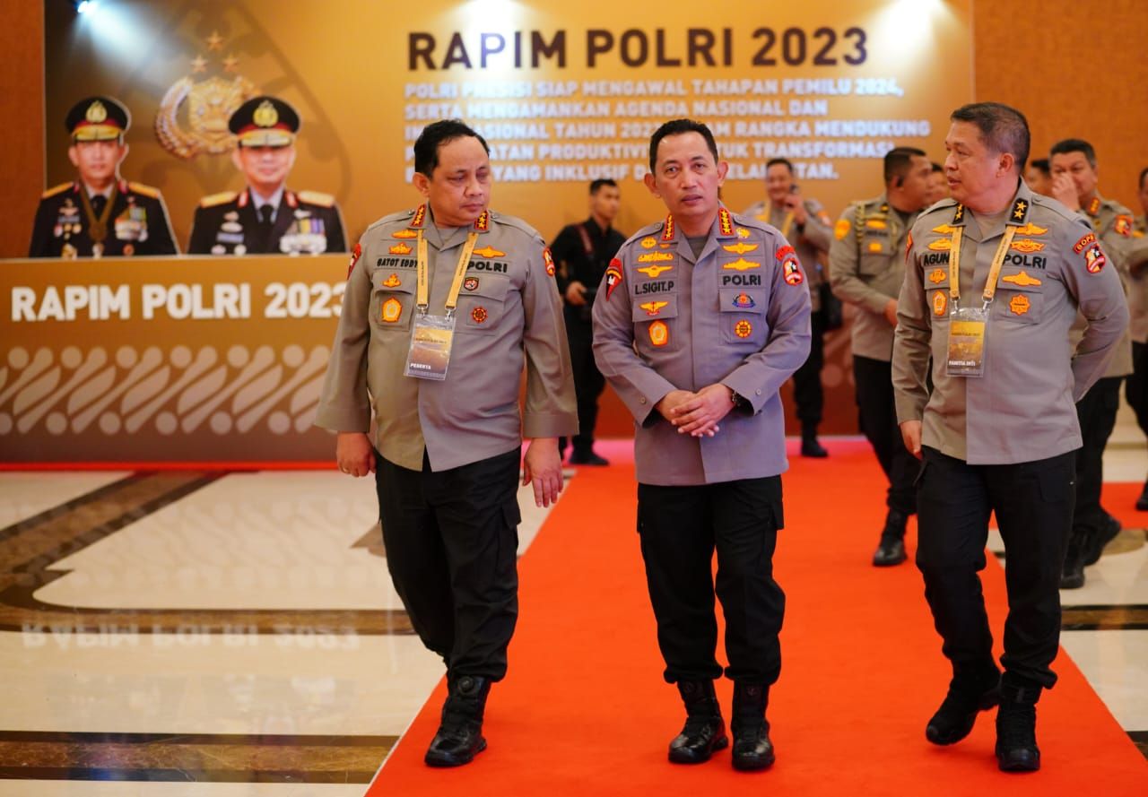 Kapolri Jenderal Listyo Sigit Prabowo memastikan kepolisian mengawal seluruh kebijakan pemerintah hingga menjaga situasi keamanan dan ketertiban masyarakat. (dok Polri)