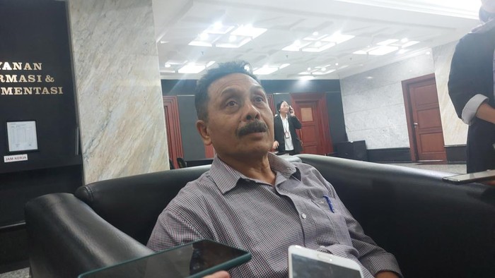 Ketua Majelis Kehormatan Mahkamah Konstitusi (MKMK) I Dewa Gede Palguna kepada wartawan di Gedung I MK