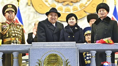 Momen Kim Jong Un Ajak Putrinya Tengok Parade Militer Korea Utara