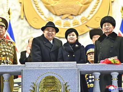 Momen Kim Jong Un Ajak Putrinya Tengok Parade Militer Korea Utara