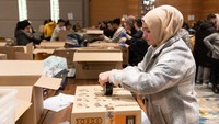 Barang-barang yang akan dikirimkan diantaranya ada pakaian, obat-obatan, selimut, dan bantuan lainnya.  