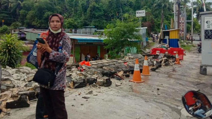 Gempa bumi berkekuatan magnitudo (M) 5,4 mengguncang Kota Jayapura, Papua. Sejumlah bangunan rusak hingga menimbulkan korban jiwa.