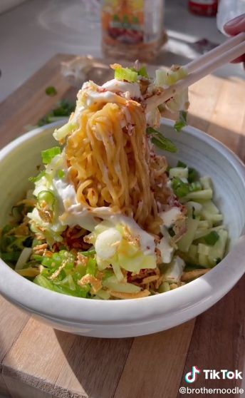 Kreasi Indomie Goreng ala TikToker Brother Noodle