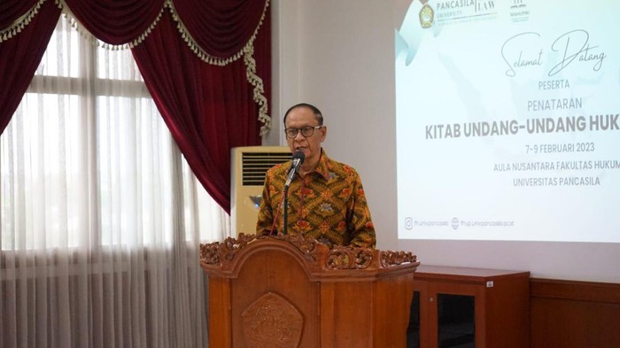 Masyarakat Hukum Pidana dan Kriminologi Indonesia (Mahupiki) bekerjasama dengan Universitas Negeri Papua (Unipa) menggelar acara sosialisasi KUHP baru di Hotel Swissbel Manokwari, Papua, Rabu (8/2). Acara ini dimaksudkan untuk menjelaskan kandungan legislasi tersebut kepada masyarakat luas.