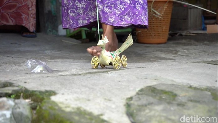 Mainan tradisional jekikrek Lamongan
