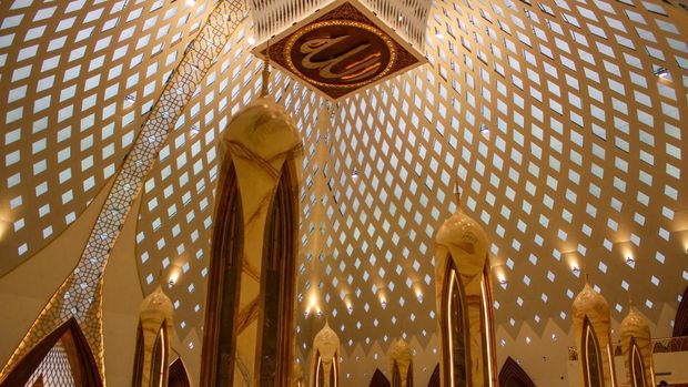 Lokasi Masjid Al Jabbar Bandung di mana? Masjid Raya Al Jabbar atau Masjid Gedebage ada di Jawa Barat. Masjid Terapung Al Jabbar diresmikan pada Desember 2022.