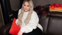 Agar tetap terhidrasi, pemilik nama Meghan Elizabeth Trainor ini memilih untuk meminum air putih 3-4 liter air perhari. (Foto: Instagram @meghantrainor)