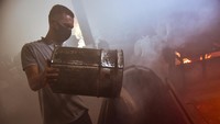 Usaha pengolahan kopi tradisional di Aceh Besar tersebut mulai bangkit dari dampak pandemi COVID-19 setelah sebelumnya kebijakan pembatasan aktivitas masyarakat membuat bisnis pengolahan kopi turun sekitar 30-40 persen karena permintaan anjlok.