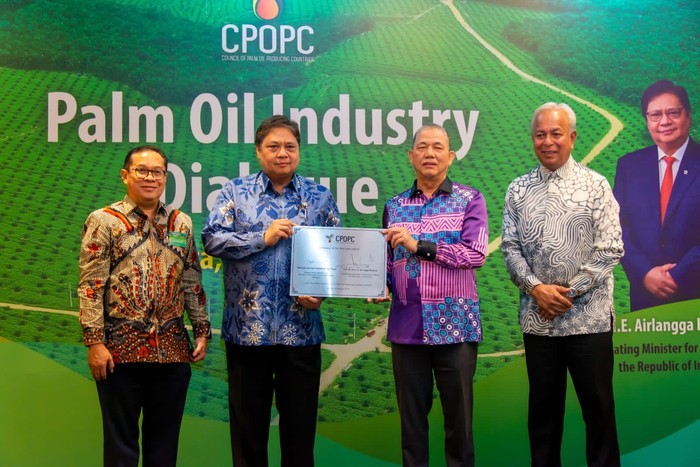 Menteri Koordinator Bidang Perekonomian Airlangga Hartarto dalam acara The Palm Oil Industrial Dialogue Between Indonesia and Malaysia.