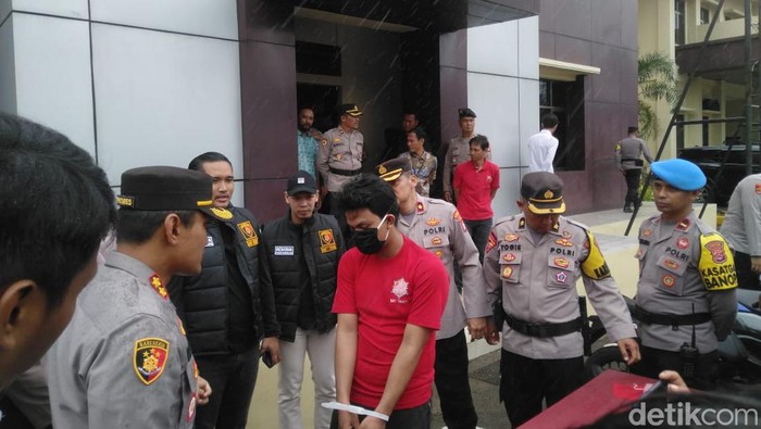 Pelaku pembunuhan mayat perempuan di Majasari, Pandeglang (Aris Rivaldo/detikcom)