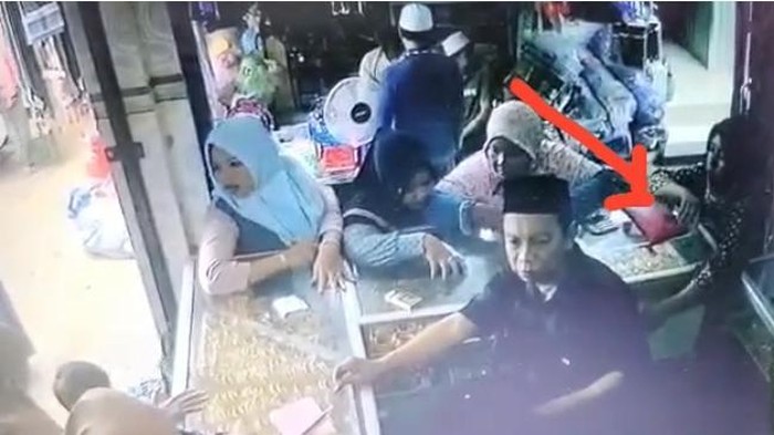 Pelaku pencurian perhiasan di toko emas di Sumenep yang tertangkap kamera CCTV