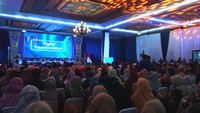 Kepiawaiannya dalam Ekonomi Islam membuatnya dikenal di Indonesia. Ia pun dipuji oleh Menteri Perdagangan Zulkifli Hasan. Saya kenal lama dengan beliau ini guru kita Prof Doktor Syafii Antonio yang kita malu, itu kemauannya dan berfikir. Orang selalu belajar, ketekunan yang luar biasa, puji Zulkifli. Foto: Nikita Rosa/detikcom