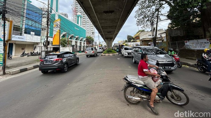 Pengumuman! 27 Titik 'Putaran Balik' Biang Kemacetan Akan Ditutup Dinas Perhubungan (Dishub) DKI Jakarta akan menutup 27 putaran balik demi. Hal ini demi mengurangi kemacetan yang tiap hari terjadi di Jakarta.