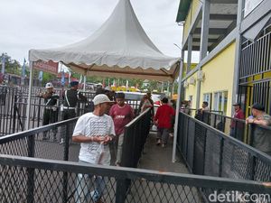 Laga PSM Vs Barito Putera di Stadion BJ Habibie Sepi Penonton
