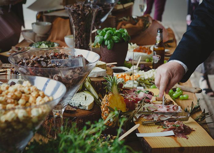 Aturan Makan Nyeleneh di Pesta Kawinan, Menu Vegan hingga Minta Bayaran Tamu