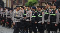 Sementara itu, Tim DVI akan berjumlah tujuh orang. Tim ini terdiri dari dokter spesialis forensik hingga perawat ahli.