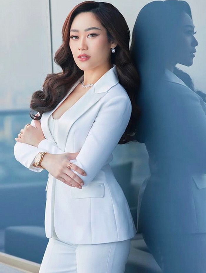 Poppy Capella Pemilik Baru Miss Universe Indonesia