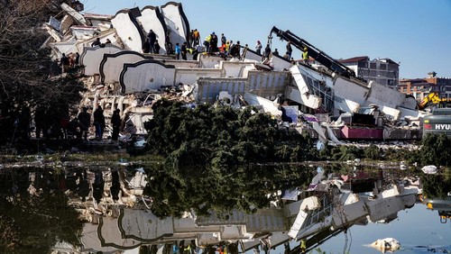 HATAY, TURKIYE- FEBRUARY 8: Damaged buildings in Hatay on February 8, 2023 in Hatay, Türkiye. An earthquake with a magnitude of 7.8 occurred in the Pazarcık district of Kahramanmaraş at 04:17; and also at 13.24, two earthquakes with a magnitude of 7.6 occurred in the district of Elbistan. The earthquake was felt in many provinces, especially in Maras (Kahramanmaras), Gaziantep, Sivas, Hatay, Şanlıurfa, Adana, Diyarbakır.(Photo by Cemal Yurttas/ dia images via Getty Images)