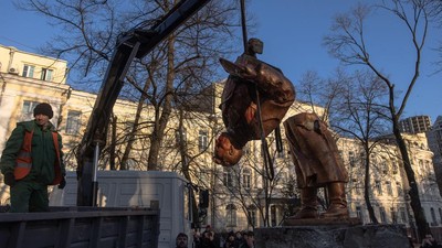 Monumen Pilot Era Soviet di Kyiv Dibongkar Gegara Invasi Rusia
