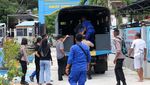 Potret Pencarian Korban Gempa Jayapura di Bangunan yang Ambruk ke Laut