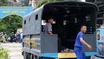 Potret Pencarian Korban Gempa Jayapura di Bangunan yang Ambruk ke Laut