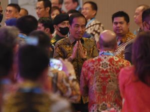 Momen Jokowi Saat Hadiri Pertemuan Industri Jasa Keuangan