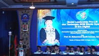 Prof Muhammad Syafii Antonio dikukuhkan sebagai Guru Besar Ilmu Ekonomi Islam di Institut Tazkia Bogor pada Kamis (9/2). Foto: Nikita Rosa/detikcom