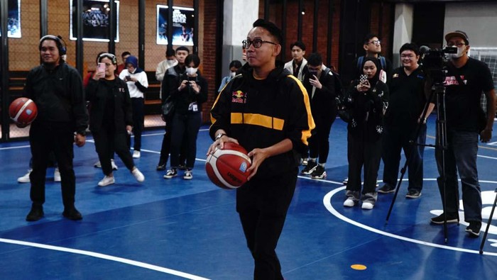 RBBC 2023 untuk Mencari Bibit-bibit Basket Indonesia Red Bull Basketball Championships (RBBC) 2023 akan kembali digelar. Kompetisi antar pelajar SMA ini untuk mengembangkan potensi atlet muda.