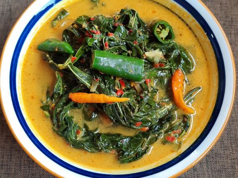 Resep Daun Singkong Santan Pedas