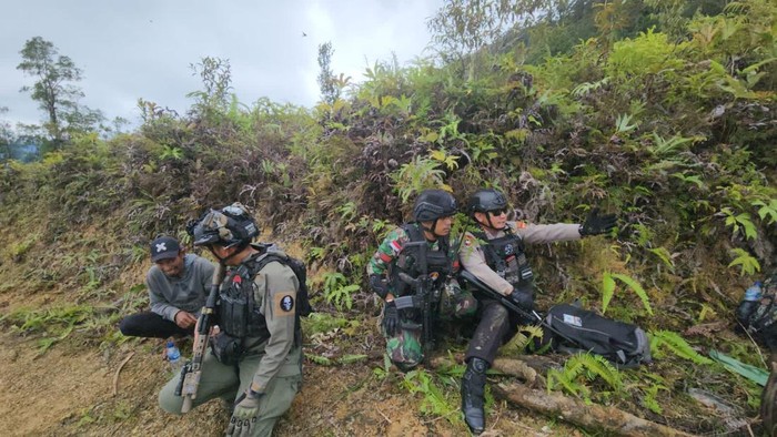 Satgas Damai Cartenz latihan operasi pencarian pilot Susi Air di Nduga, Papua Pegunungan.