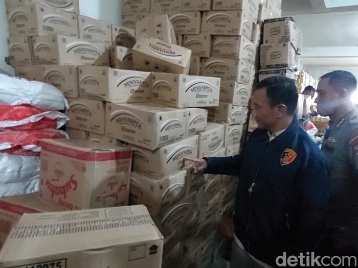 Satgas Pangan Polda Jateng menggerebek gudang di Pasar Weleri, Kendal, Kamis (8/2/2023).
