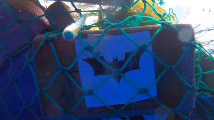 Selandia Baru Temukan Kokain 3,2 Ton Mengapung di Laut, Begini Wujudnya A view shows bags of cocaine, said to be recovered by New Zealand Police, Customs and NZDF at sea, in a net floating in the Pacific Ocean, in New Zealand, in this undated handout image released on February 8, 2023. New Zealand Police/Handout via REUTERS THIS IMAGE HAS BEEN SUPPLIED BY A THIRD PARTY. NO RESALES. NO ARCHIVES. MANDATORY CREDIT